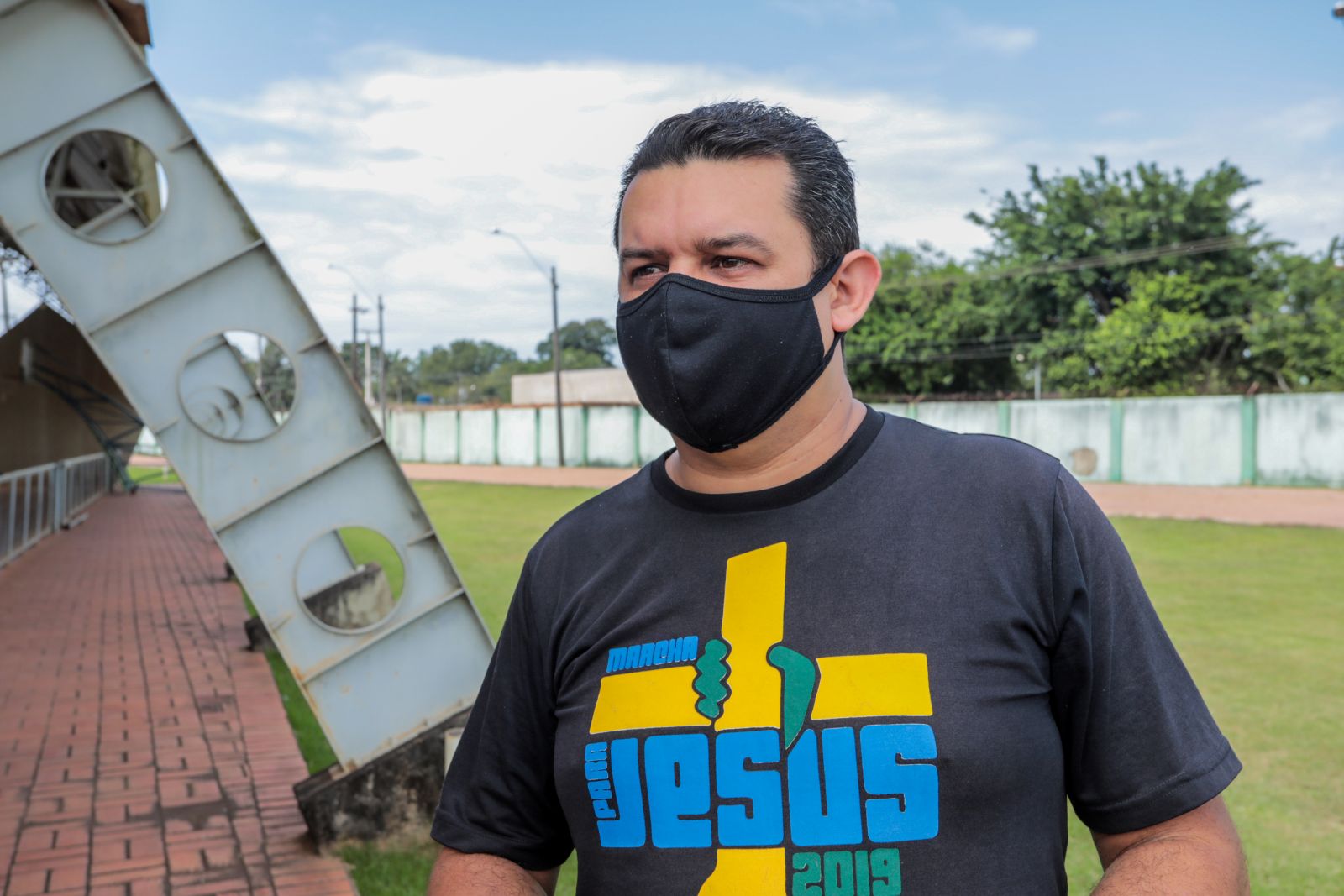 Anderson agiliza cadastro da tia, vacinada que recebeu a vacina no carro